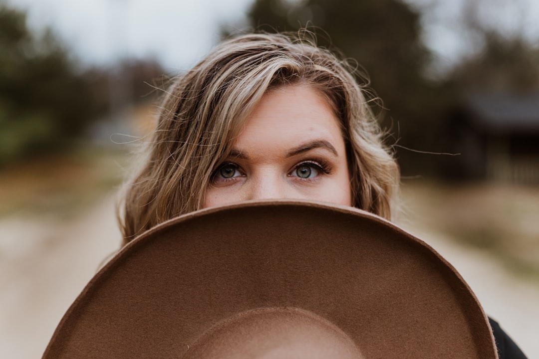 découvrez l'importance du mouvement body positivity, qui célèbre la diversité des corps et encourage l'acceptation de soi pour une meilleure estime personnelle.