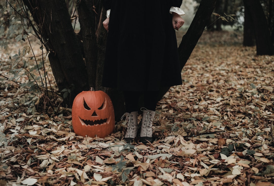 découvrez nos conseils de costumes d'halloween parfaitement adaptés aux silhouettes rondes pour un look élégant et confortable durant les festivités.