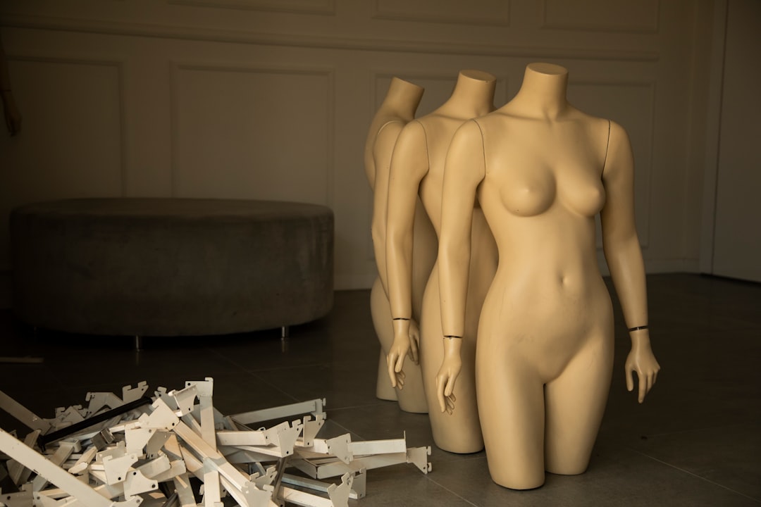 découvrez notre sélection de mannequins grande taille, mettant en avant la beauté et la diversité des courbes pour une mode inclusive et élégante.