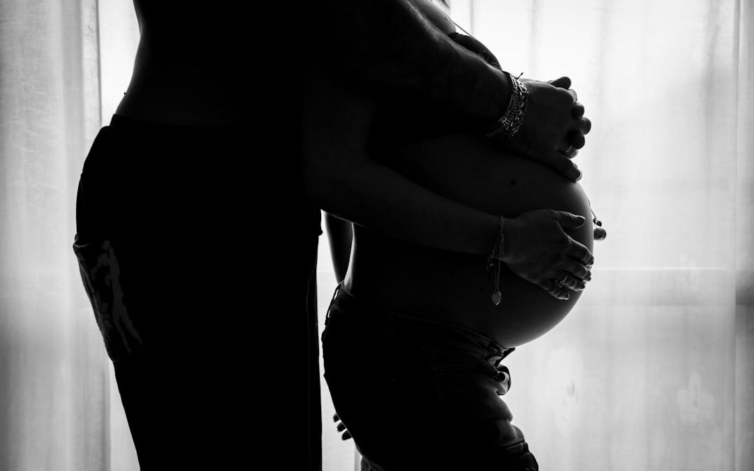 Chérir ses courbes après bébé : guide pour s&rsquo;aimer et célébrer son corps post-partum