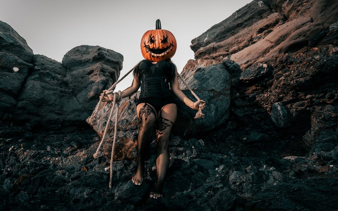 Halloween : découvrez le masque citrouille qui fait sensation cette saison !