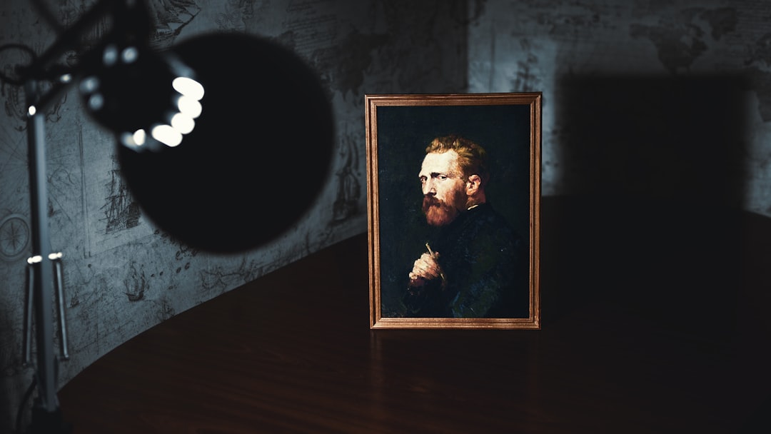 découvrez nos portraits ultra-réalistes, capturant chaque détail avec une précision incroyable pour des œuvres d'art saisissantes de réalisme.